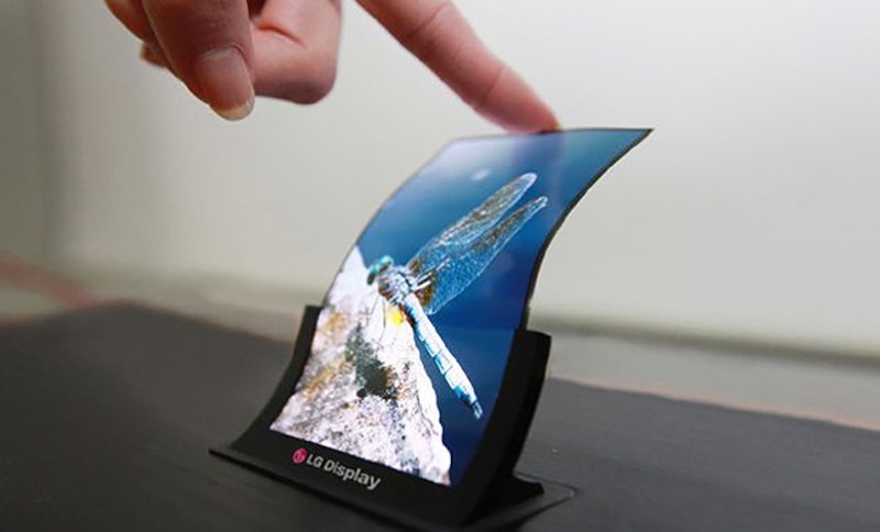 Illustration for article titled La pantalla de tu próximo smartphone flexible y ultrafino no será de cristal, sino de plata transparente